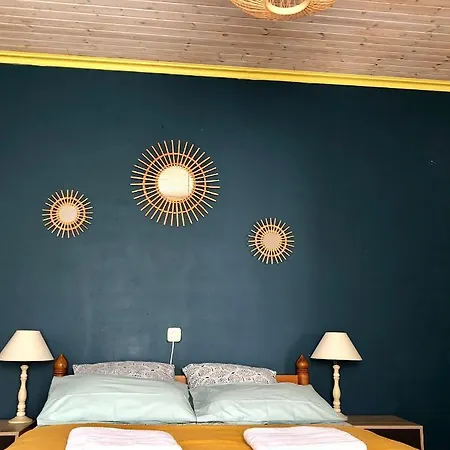 A L'ombre Du