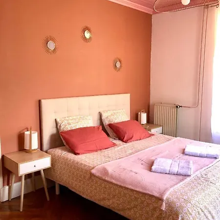 A L'ombre Du Oda ve Kahvaltı Fuilla