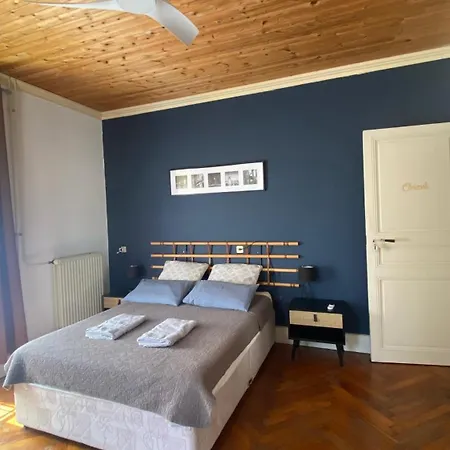 A L'ombre Du Bed and breakfast